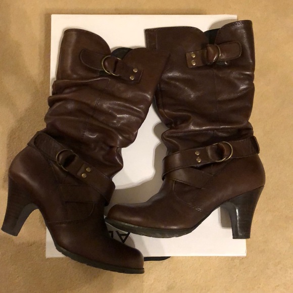 Women’s brown boots - Picture 1 of 8